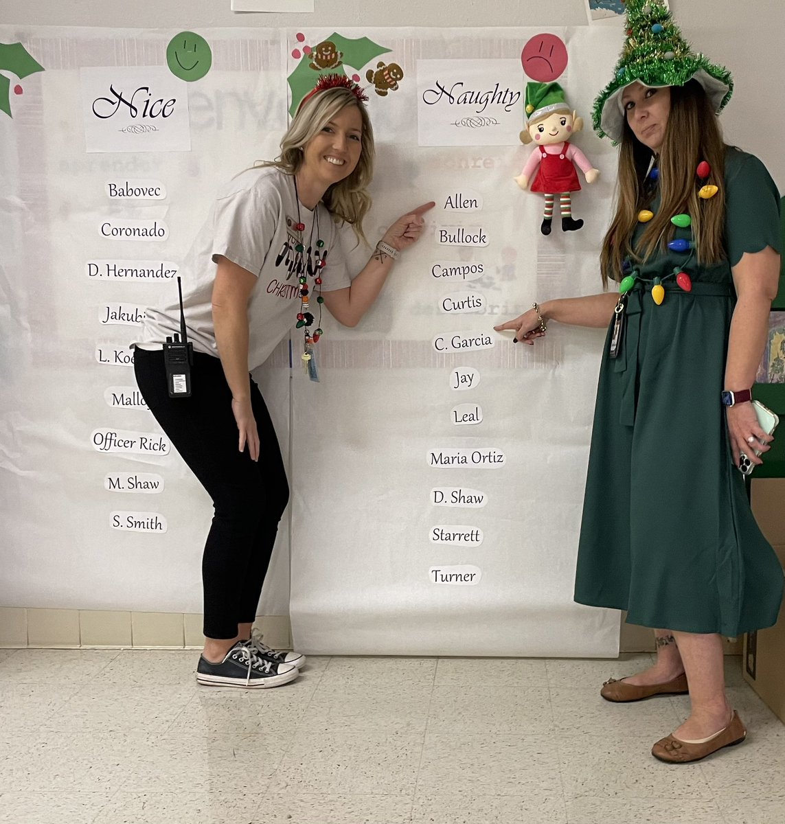 MandyAl29674311's tweet photo. This crazy elf put us on the naughty list! https://t.co/fXOdGmWSL2