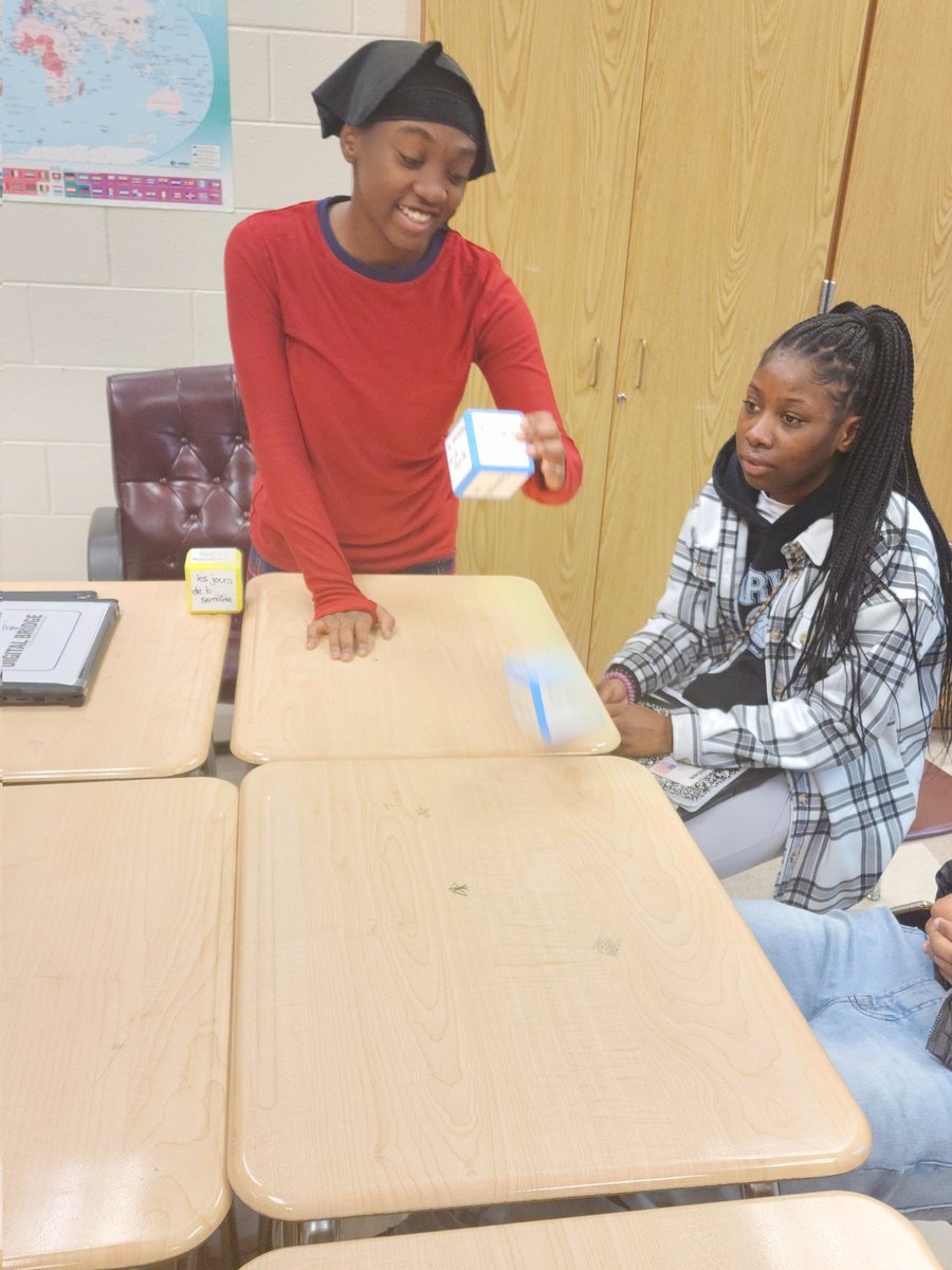 KandiceRichard8's tweet photo. French 1 @APSCarverEC scholars lead review activities for their peers. @APSWorldLang #scholarship #leadership #academicownership https://t.co/9ZxcvAoXHt