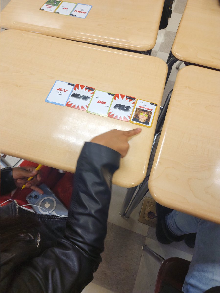 KandiceRichard8's tweet photo. French 1 @APSCarverEC scholars lead review activities for their peers. @APSWorldLang #scholarship #leadership #academicownership https://t.co/9ZxcvAoXHt