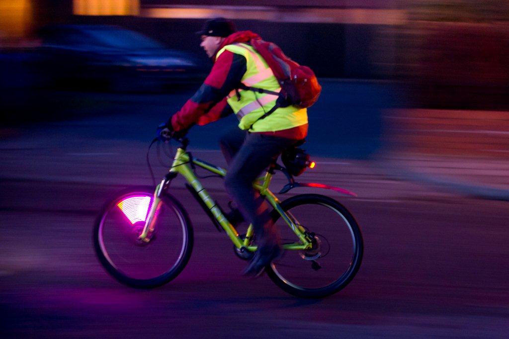 Cycle_Confident's tweet photo. XMAS LED RIDE - DEPTFORD LIBRARY TO LONDON EYE

Sign up to take part in our festive cycle ride from Deptford to the London Eye (and back!), as we ride to see some of London's Christmas lights! 

Book now 👇
https://t.co/IbWzE2V3mb 

@LewishamCouncil https://t.co/lU0LqazUlw