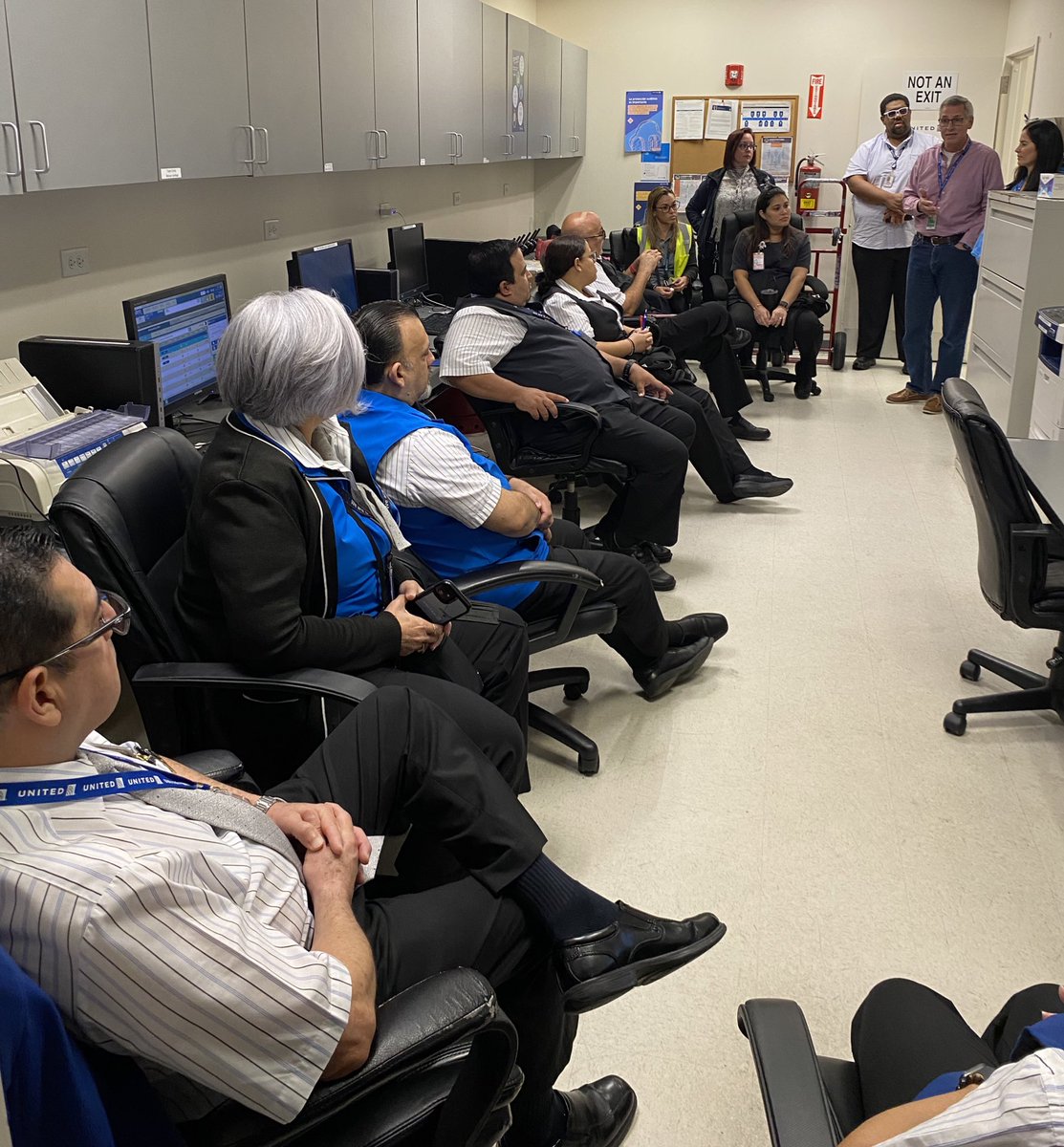 Our Regional Director engaging with #TeamSJU in this mornings briefing. ✈️ Getting ready for our high season. 🎄

#GoodLeadsTheWay
#beingunited

@weareunited @OJCordova1028 @Evecotto @secappanera @MannyPrieto3 @DJKinzelman