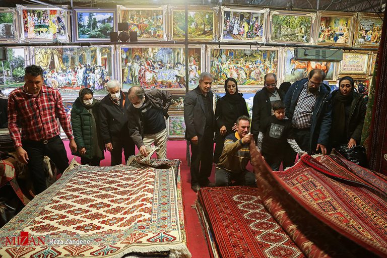 IranNewspaper's tweet photo. گزارش_تصویری/ نمایشگاه فرش دستباف و تابلو فرش_همدان
. https://t.co/2b1qcXvQtq