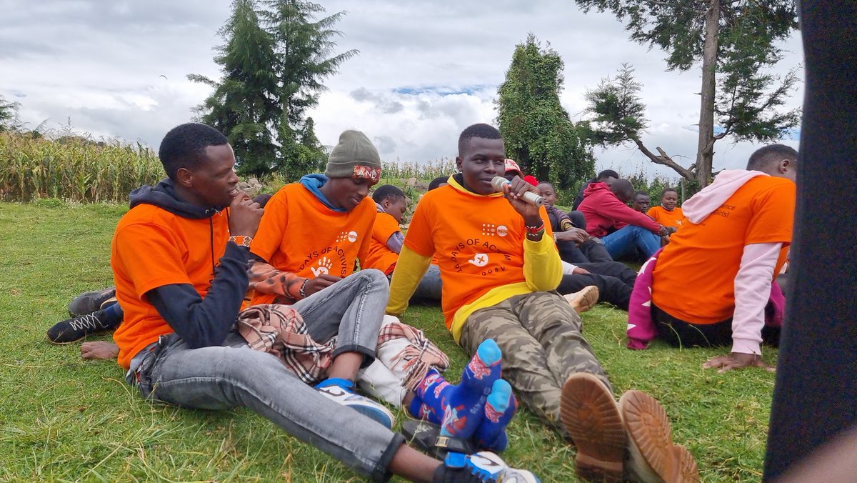 Beautiful engagement with community members today at Olposimoru Le Mau, Narok County as we finish on the #16DaysofActivism2022 to #EndGBV 
#EndFGM
@PanelUnfpa @UNFPAKe