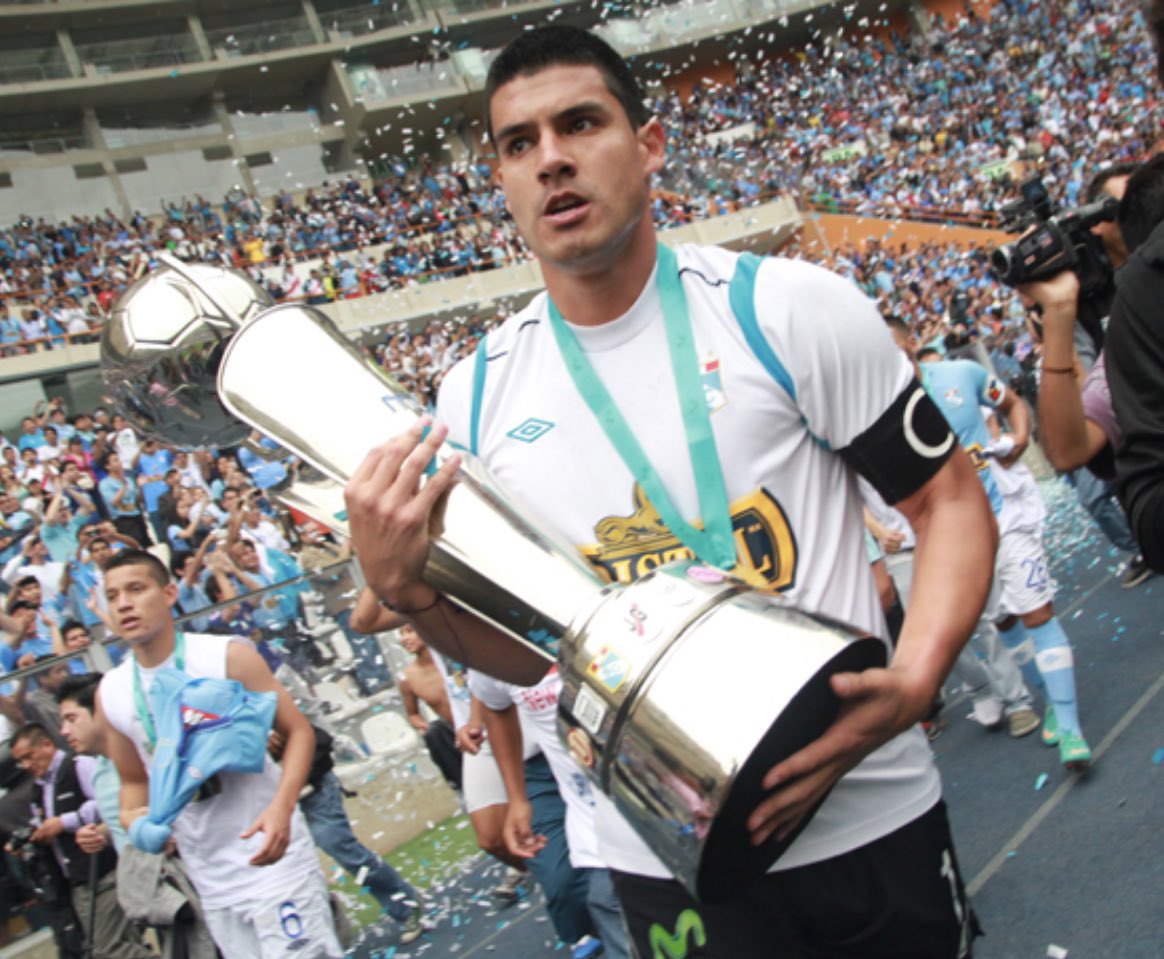 Feliz 67 aniversario mi querido <a href="/ClubSCristal/">Club Sporting Cristal</a> gracias por tantas alegrías y ser parte de tu historia. Saludos a todos los hinchas celestes! #porquenacimoscampeones #razaceleste #fuerzacristal #bandadelcervecero #futbol #pasion