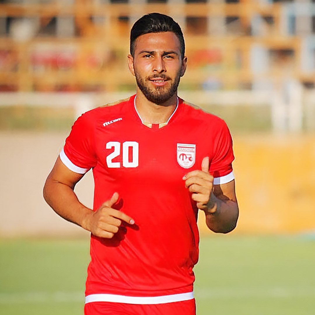 elnacionalpy's tweet photo. BARBARIE | 🥺

🔹Según informó la Federación Internacional de Futbolistas Asociados, el jugador iraní Amir Nasr-Azadani, de 26 años, habría sido condenado a muerte por apoyar la lucha de las mujeres en #Iran 🇮🇷 y sería ejecutado por el régimen islámico por “desafiar a Dios”. https://t.co/H6D3D3YGlO