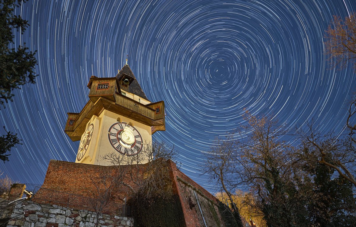 Startrails über dem Grazer Uhrturm

Wenn es in #Graz mal klaren Himmel gibt, muss man das nutzen :)

#Astrophotography #photography #Fotografie #Startrails