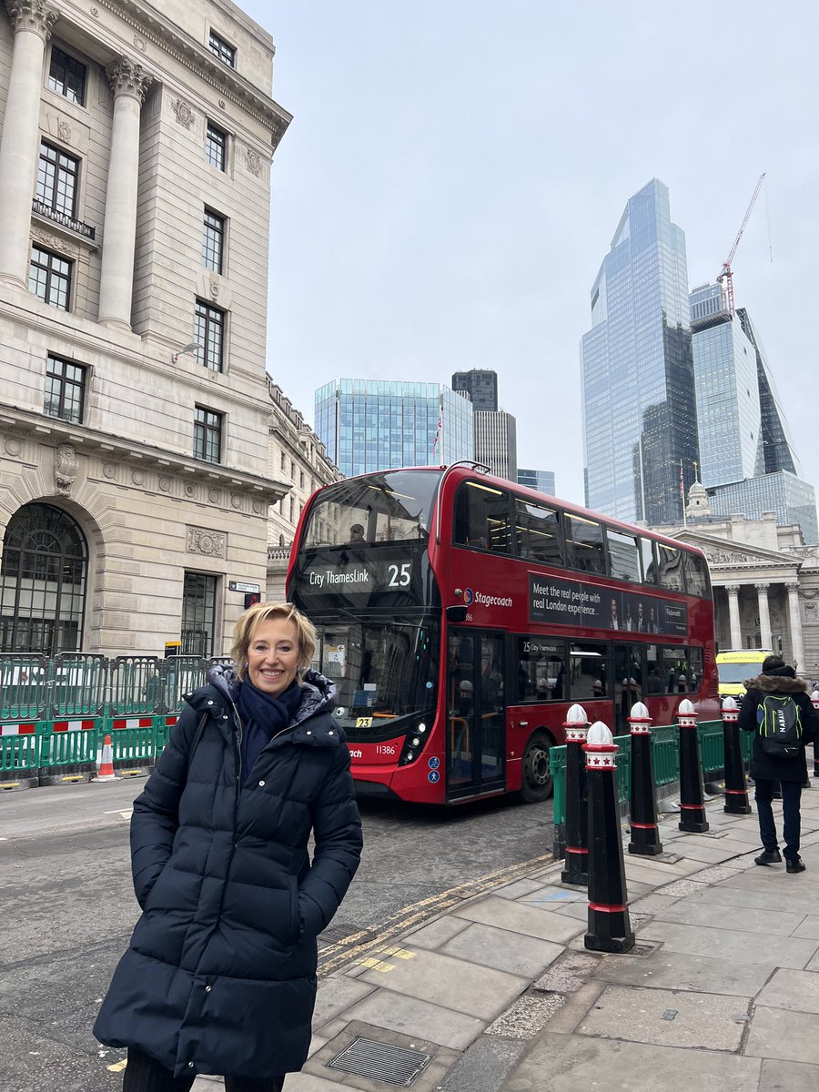 letiziamoratti's tweet photo. Nel centro di Londra, "dove succedono le cose" e dove mi sento a casa.
È con queste realtà che possiamo e dobbiamo collaborare, confrontarci, ed anche concorrere.
Perché la Brexit, ahimè per gli inglesi, è diventata una grande opportunità per noi. https://t.co/WbJ6LKvpDg
