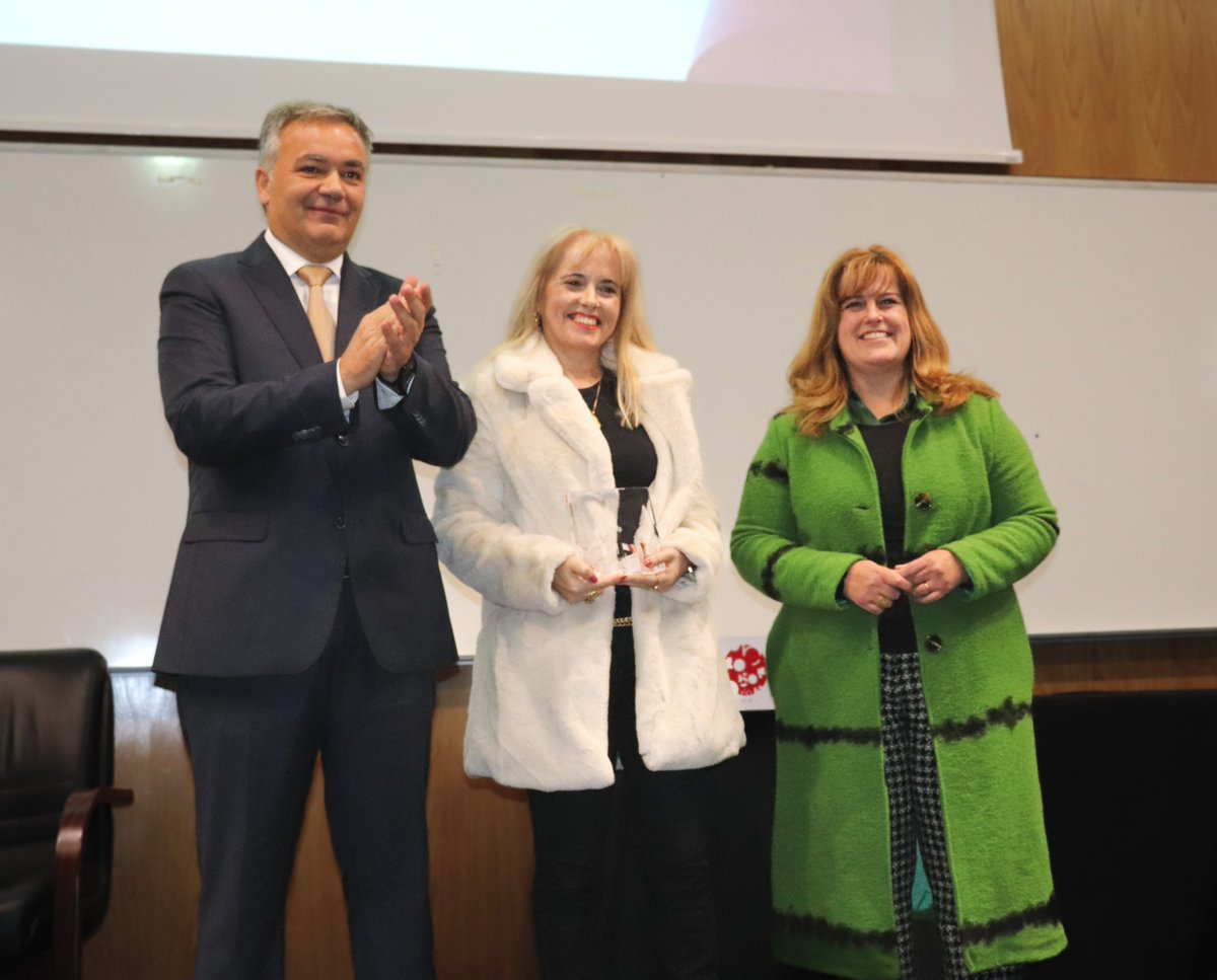O Prémio FEUC Ensino 2022 foi atribuído a Susana Garrido.
Este prémio distingue a qualidade da docência e as práticas inovadoras desenvolvidas por docentes da FEUC.
Parabéns!