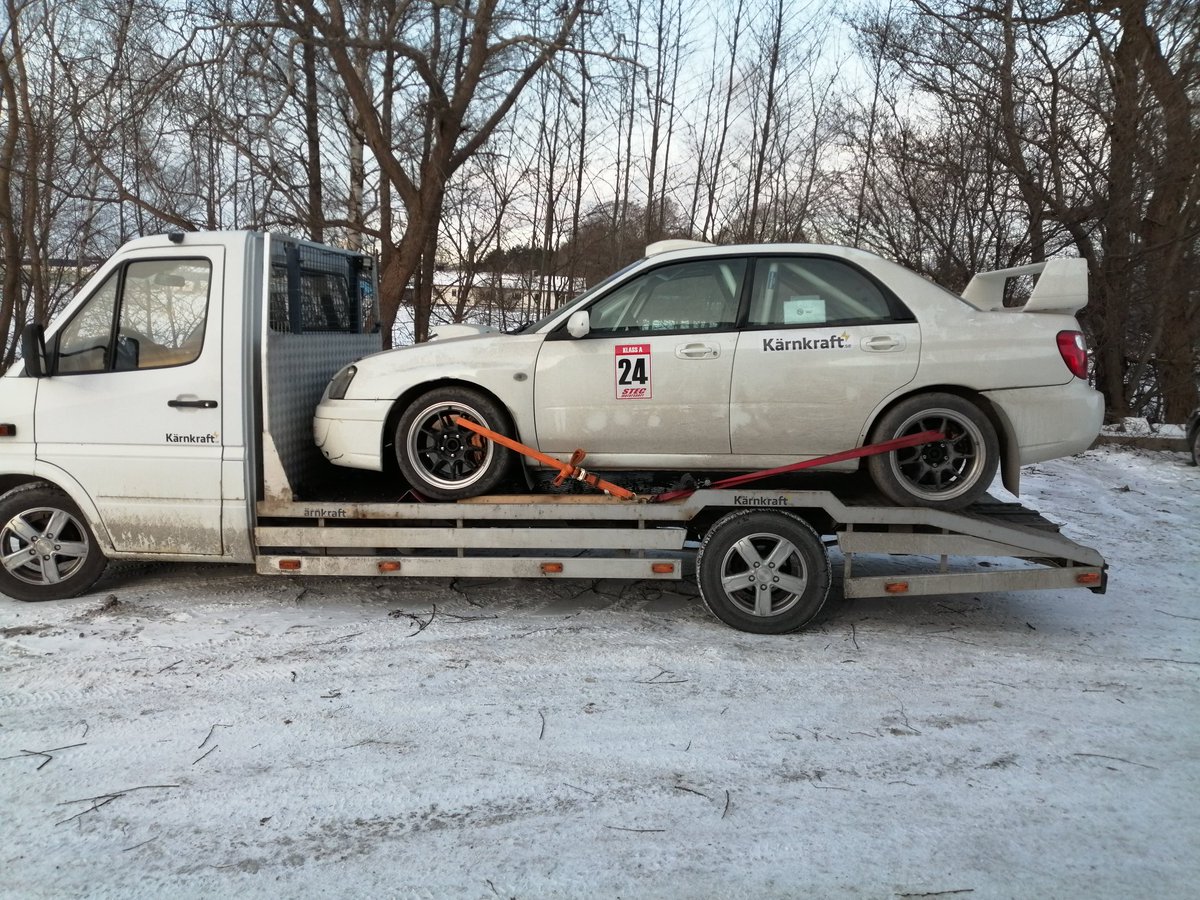 ElakaFan's tweet photo. ÖÖRN-ÖÖÖÖRN-ÖÖÖÖRN!
- med @ChangFrick, @hogerhippie och @KarnkraftSe
#race
#sladda
#turbo
#400WHP
#MiljöpartietSucks https://t.co/Q2oH1L76Ug