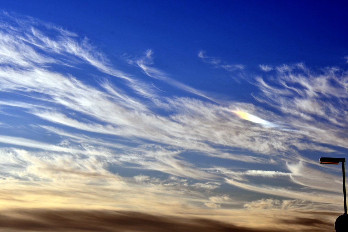 SytseSchoustra's tweet photo. @Talpaweer @Weerplaza @weeronline @BuienRadarNL @KNMI Grote jongens boven de Wadden !!
ijskap, #aambeeld, #Lenticularis en veel #cirrus ook. https://t.co/CqWn9A6bHu