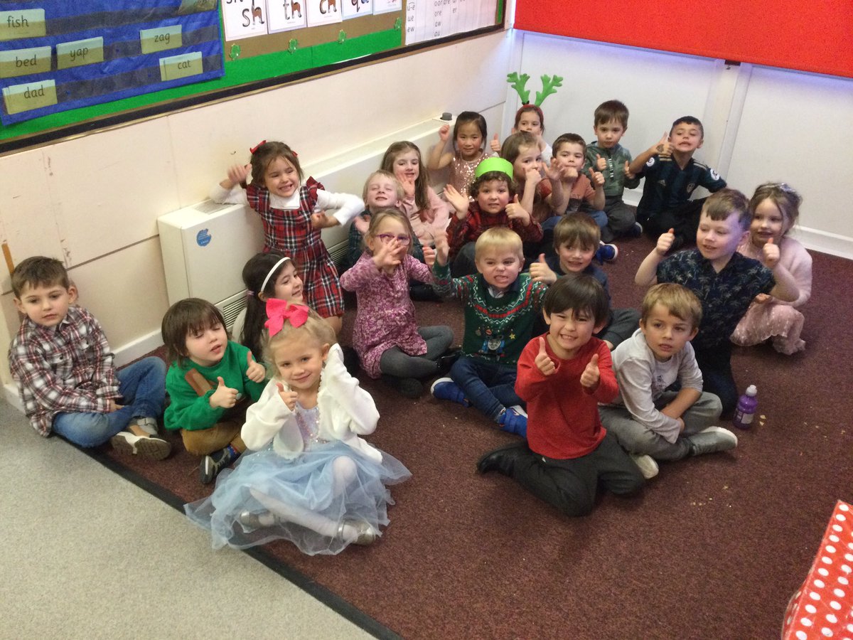 Wrenthorpe_EYFS's tweet photo. A wonderful Christmas party day for Reception 🤩 https://t.co/gXceHncbVm