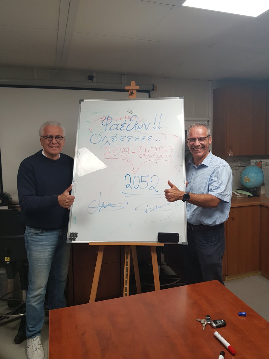 Με τον συνάδελφο Γιώργο απόψε...πολύ χαρούμενοι. 
Τον ΦΑΕΘΩΝ στην κορυφή της Ευρώπης με ένα εντυπωσιακό και  πρωτόγνωρο σκορ!

Χαρούμενοι γιατί πολλοί νέοι ερευνητές θα είναι μαζί μας μέχρι το 2052....

220 ποιοτικές θέσεις εργασίας.
Και είναι μόνο η αρχή!!