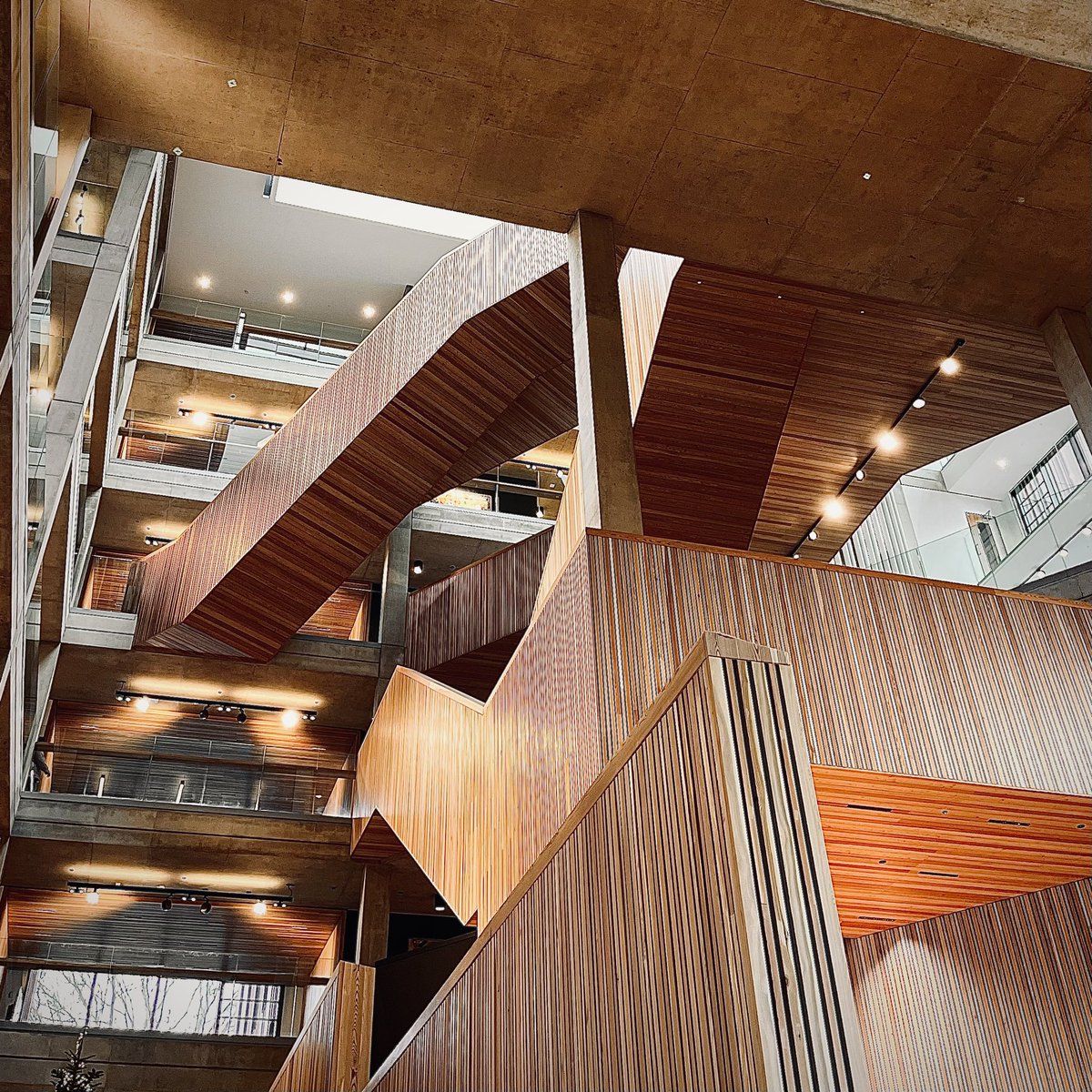 RezaMosavian's tweet photo. Spent some time here today - 📍Faculty of Arts Building (FAB), University of Warwick! Quite fitting to discuss #studentengagement, given the fact the building was designed for #collaboration, #creativity &amp; #innovation💡🚀 

👏🏼 #fcbstudios https://t.co/3aY0m6xozN