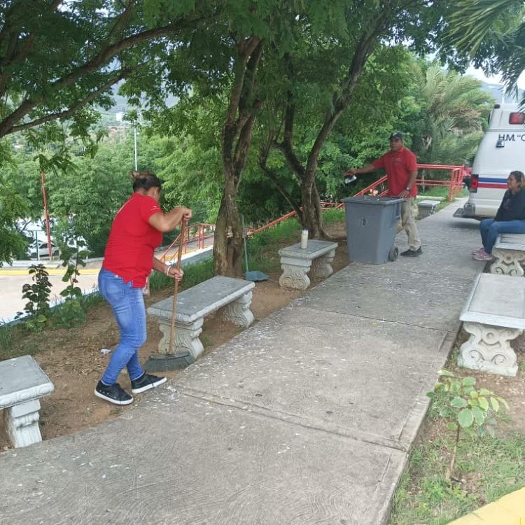 hospimiNEspart's tweet photo. #Hoy

El departamento de Mantenimiento, en primera línea prestos a seguir manteniendo  áreas adecuadas para el bienestar de nuestros pacientes. 

#elpacienteesnuestrarazóndeser❤️ 
#redsanitariamilitar https://t.co/JrsrjS17PL