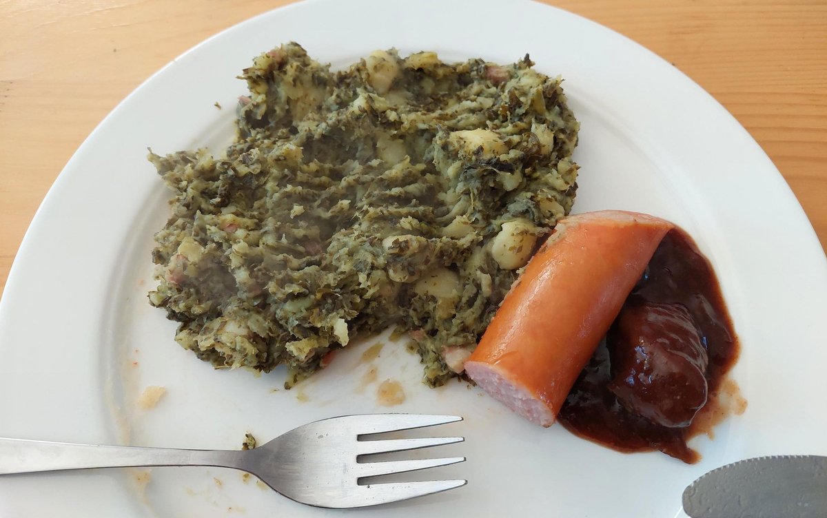 woonborg's tweet image. Ons project aan Den Dam en Dorth in Roden (31 woningen) verloopt voorspoedig. Vandaag trakteerden wij iedereen op de bouwplaats op een stamppotbuffet. En dat smaakte goed met dit koude weer!
met @VanWijnenGroep