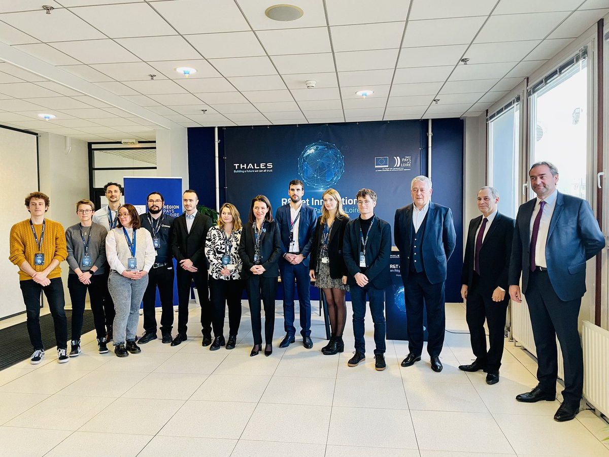 Signature de la convention FEDER de soutien au projet de R&amp;D de #Thales Six : une belle illustration de ce que peut apporter l’🇪🇺 sur nos territoires !

Fière que la Région apporte son soutien pour faire de #Cholet un site d’excellence industrielle 4.0, avec 800 emplois à la clé.