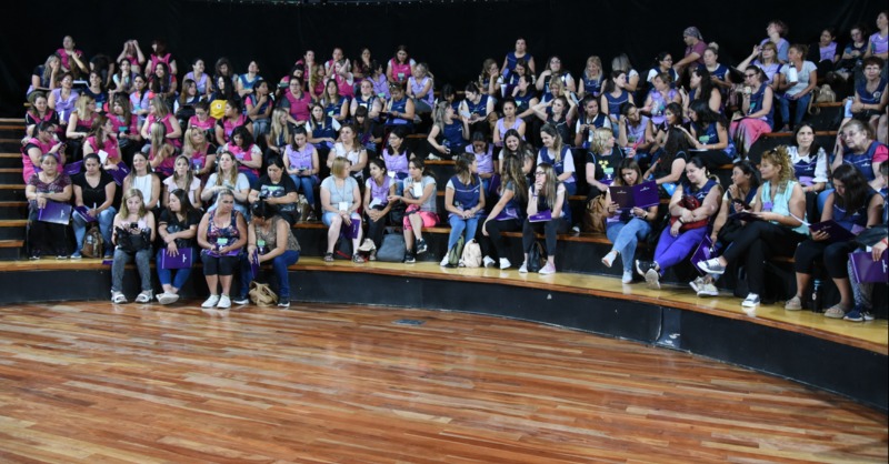 MuniGuaymallen's tweet photo. Este lunes y martes, realizamos el primer Congreso provincial de educación para las primeras infancias en el @LeParcMza. Bajo el lema "Atendiendo cuidados", abordó RCP y maniobra de Heimlich, trabajo en equipo y cuidado del cuerpo como herramienta para poder cuidar a otros. https://t.co/l0E4SbDfVG