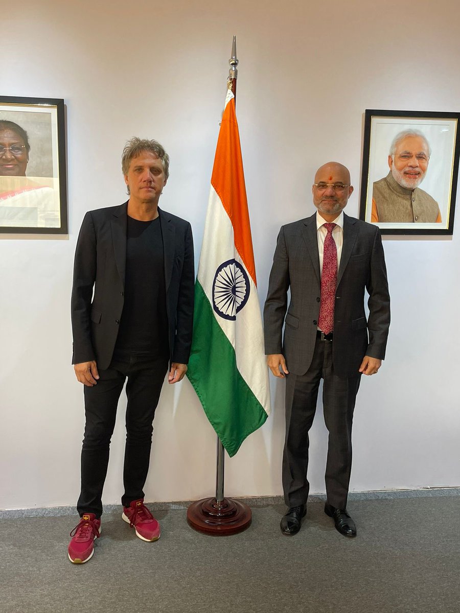 Dinesh Bhatia (@dineshbhatia) on Twitter photo Delighted to meet <a href="/CharlyAlberti/">Charly Alberti</a>. Informative discussion on soil rejuvenation for agriculture & of course, on his music
Encantado de conocer al <a href="/CharlyAlberti/">Charly Alberti</a>. Discusión informativa sobre el rejuvenecimiento del suelo para la agricultura y, por supuesto, sobre su música
🇮🇳🤝🇦🇷 Delighted to meet <a href="/CharlyAlberti/">Charly Alberti</a>. Informative discussion on soil rejuvenation for agriculture & of course, on his music
Encantado de conocer al <a href="/CharlyAlberti/">Charly Alberti</a>. Discusión informativa sobre el rejuvenecimiento del suelo para la agricultura y, por supuesto, sobre su música
🇮🇳🤝🇦🇷