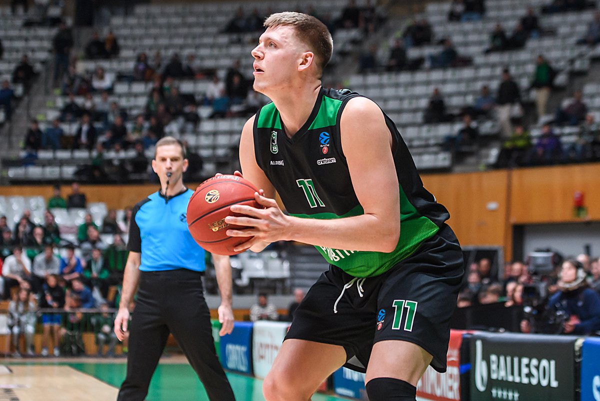 🎁 Sorteig llotja pista gràcies al nostre sponsor <a href="/juveycamps/">Juvé & Camps</a>

💥 En joc 3 entrades dobles per veure el partit contra el 
<a href="/REYER1872/">Reyer Venezia</a> (14/12, 20:15h) a peu de pista!

👉 Heu de fer like i RT al post, comentar-lo i seguir-nos a les Xarxes del Club i de Juvé&amp;Camps

#BadalonaÉsFutur