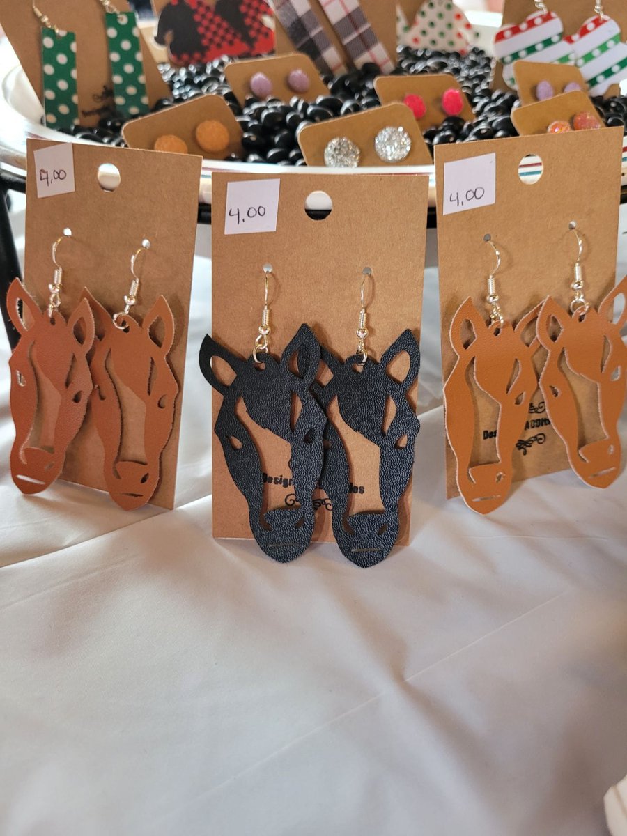StoneFieldVa's tweet photo. Megan Rundstrom of Designin' ADDItudes creates earings, mainly from faux leather. You can see the many designs she has crafted at the Buckingham Christmas Market,
18440 E James Anderson Hwy, Dillwyn, VA 23936
December 17, 8AM to 1PM. https://t.co/g8xm3Pn0BF