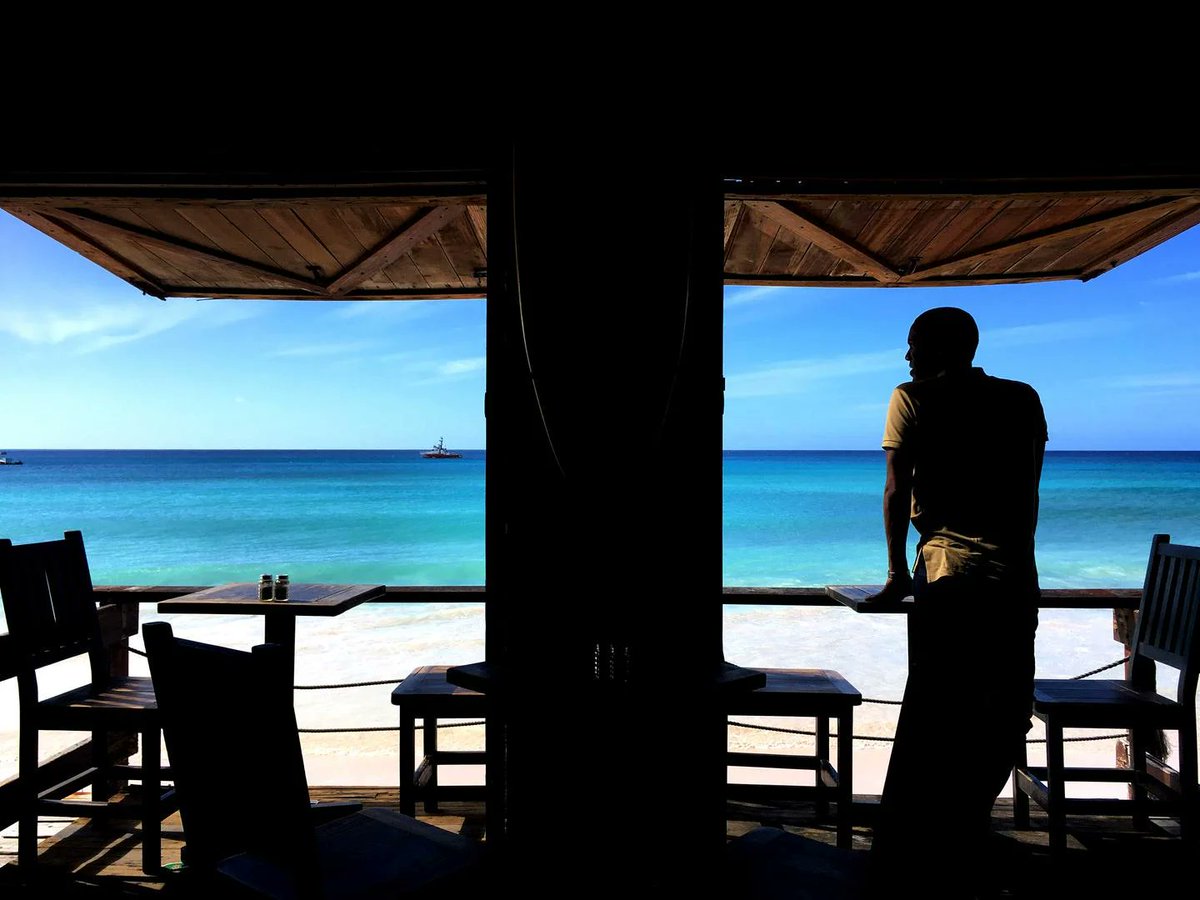 A court has struck down #Barbados' "buggery" &amp; "serious indecency" laws thereby decriminalizing gay sex. 💯

These laws are relics of British colonial law and are still on the books in 6 countries in the region. They violate a host of human rights: hrw.org/news/2022/12/1… [1/5]