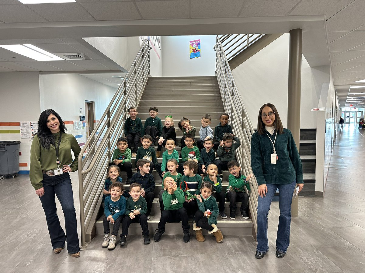 AAmparan_JCE's tweet image. I’m  baaaaack with my crazies! ❤️🦬💙
Tell me how I lucked out with 22 students and only 6 of them being girls! Lol  
2 and a half more days till Christmas Break!!🎄#BUFFstrong #THEHerd #BuffPuff #ChargeTheStorm