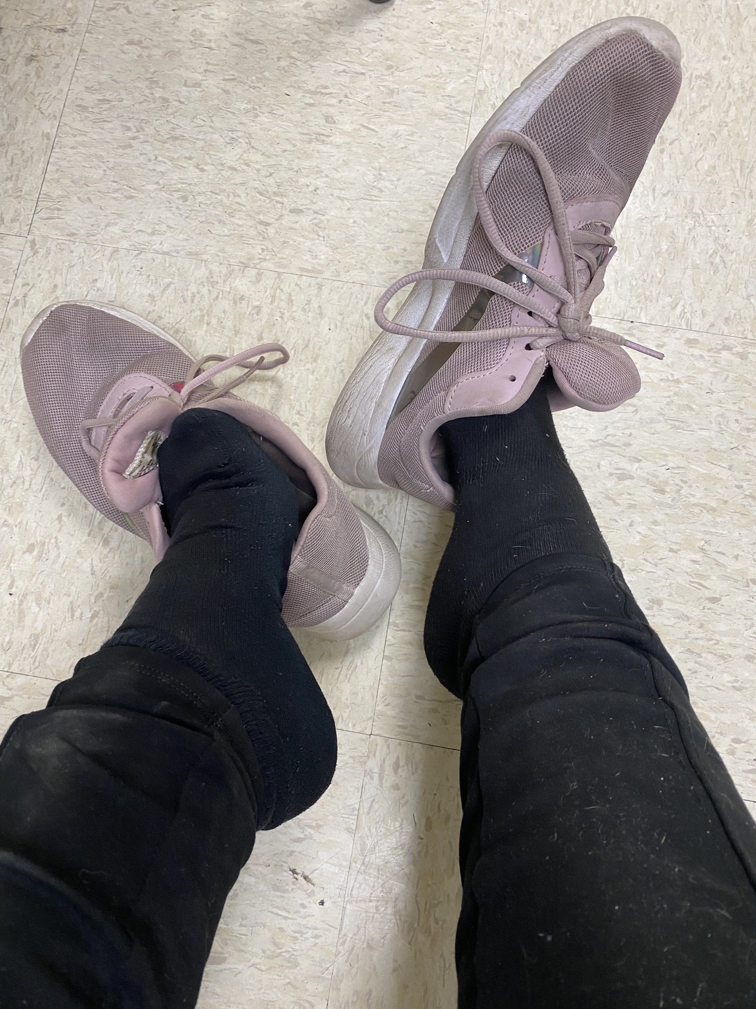 TW Pornstars Missdaisyrae. Twitter. My feet are hurting from work