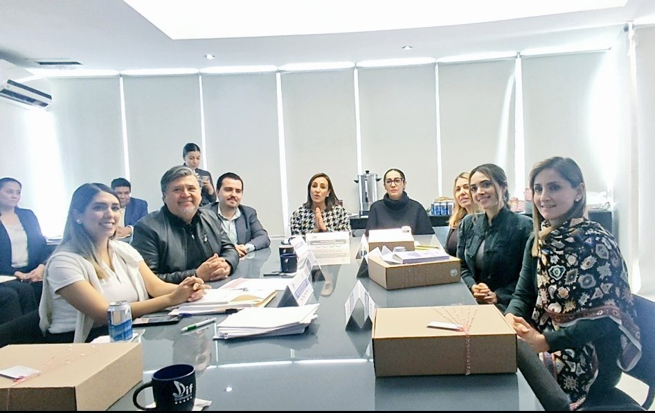 CynthiaCanteroP's tweet photo. Asistí a la última sesi��n del año de la Junta de Gobierno @DIFGUADALAJARA; para la #ContraloríaGDL es importante dar seguimiento puntual a los trabajos y decisiones de los OPDs de @GuadalajaraGob, desde la parte preventiva y no solo a través de las auditorías que les realizamos. https://t.co/ewnjBJOxeU