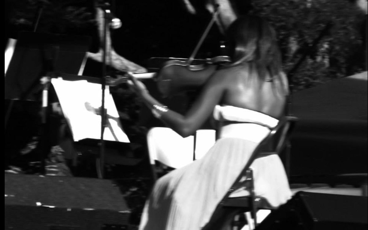 musicgirly's tweet photo. Today is #NationalViolinDay
๐ปโค๏ธ
#ItWasHotAf
#AsFun ๐คญ
#IReallyMeantWhatYouFirstThought
#ItWasHOT
#NeverPlayOrchestralInstrumentsInTheHeat
#WePlayedGreatTho https://t.co/4I9N3lEyGg