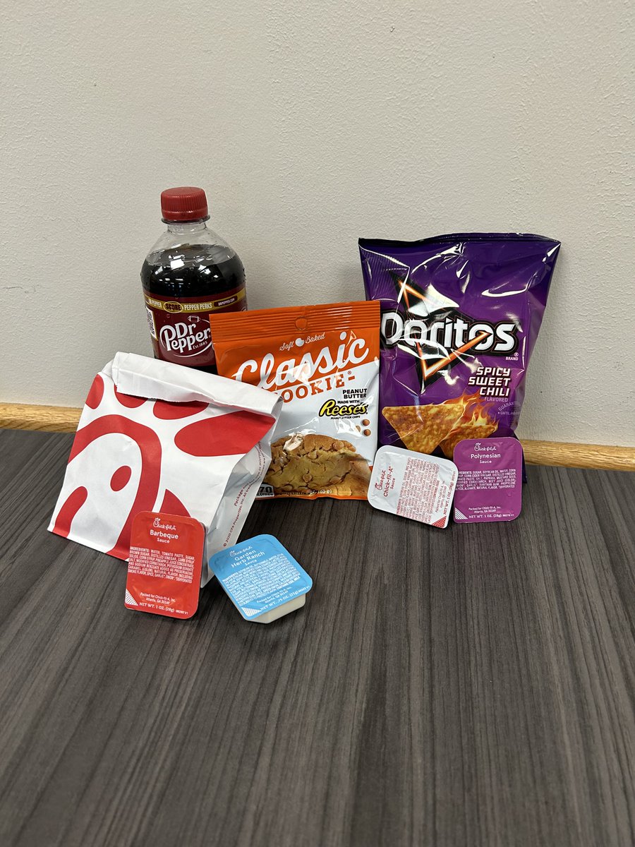 UTMGladeSpring's tweet image. The Perfect Attendance Lunch for November was a hit! Our team members were excited to have a delicious @ChickfilA meal to celebrate their hard work this past month. We are so thankful to have a dedicated team! 🙂