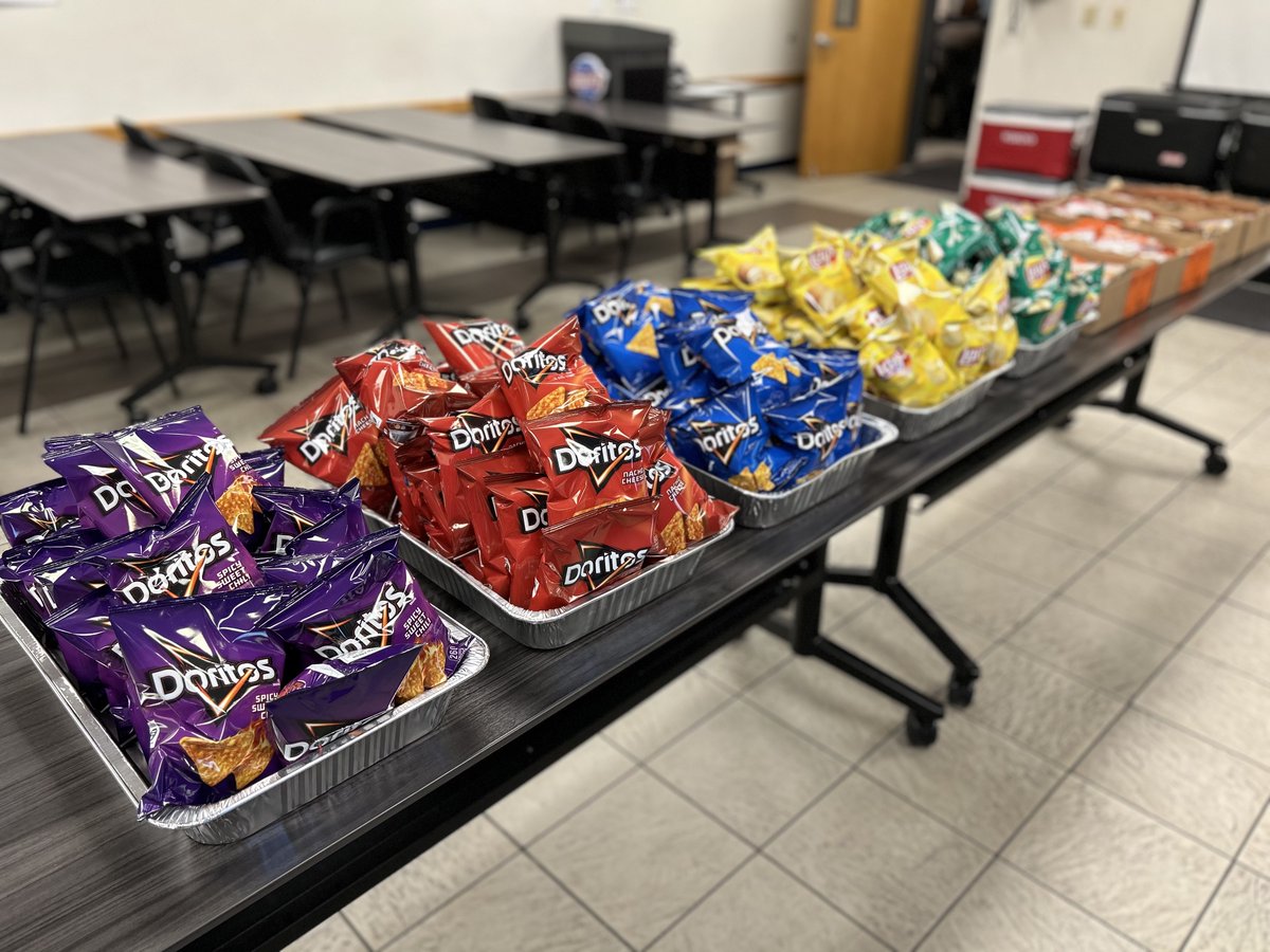 UTMGladeSpring's tweet image. The Perfect Attendance Lunch for November was a hit! Our team members were excited to have a delicious @ChickfilA meal to celebrate their hard work this past month. We are so thankful to have a dedicated team! 🙂
