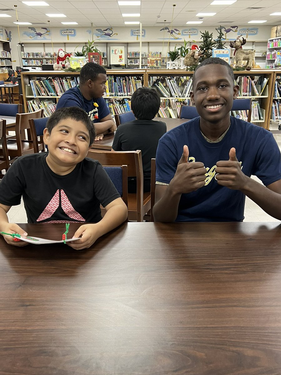 Robinson Elementary (@hcpsrobinsones) on Twitter photo Thank you Durant High for sharing books and holiday cheer with us. <a href="/DurantHCPS/">Durant High School</a> <a href="/DurantReads/">Durant Reading World</a> 🎄❤️⛄️ Thank you Durant High for sharing books and holiday cheer with us. <a href="/DurantHCPS/">Durant High School</a> <a href="/DurantReads/">Durant Reading World</a> 🎄❤️⛄️
