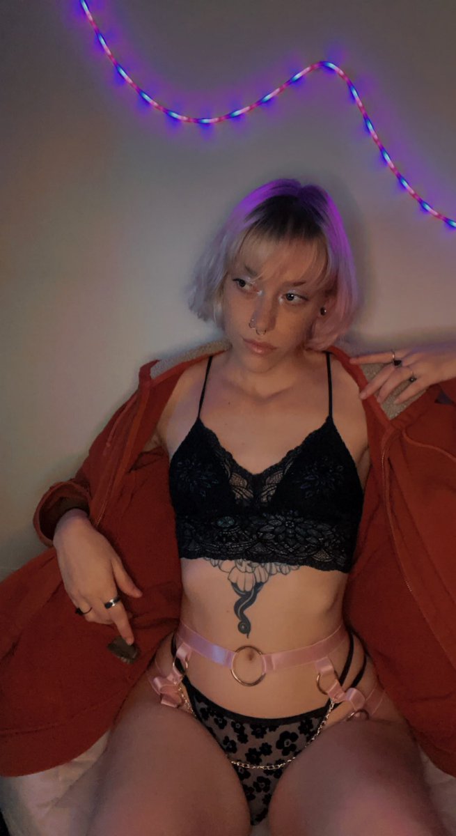 OwnedbyMagnolia's tweet photo. Getting ready for a cam sesh, tell me how pretty I am

findom femdom paypig cashcow camsesh tribute goddess drain sends humanwallet humanatm https://t.co/KfsRHltxrP