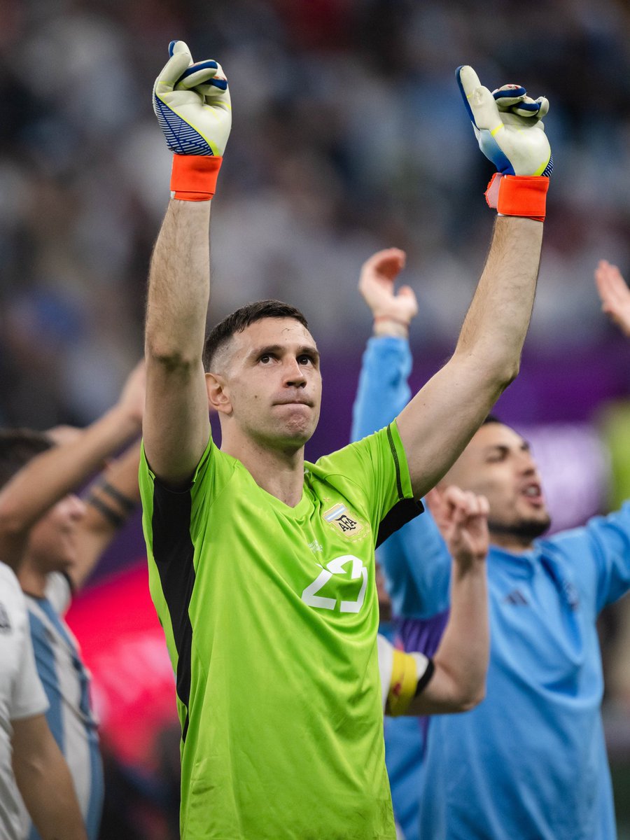 Independiente's tweet photo. De pierna fuerte y templada 👊

#TodoRojo 🔴 https://t.co/FQB3IaU5GS