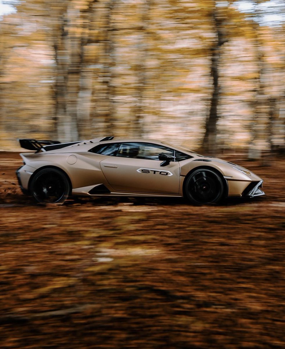 LuxuryCars365's tweet photo. Lamborghini Huracan STO 🍁🍂 https://t.co/YfHFnr58tj