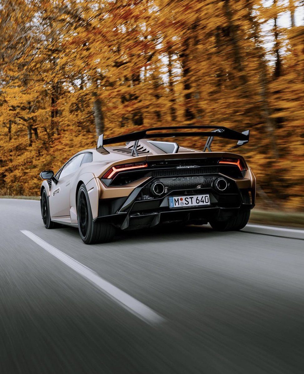 LuxuryCars365's tweet photo. Lamborghini Huracan STO 🍁🍂 https://t.co/YfHFnr58tj