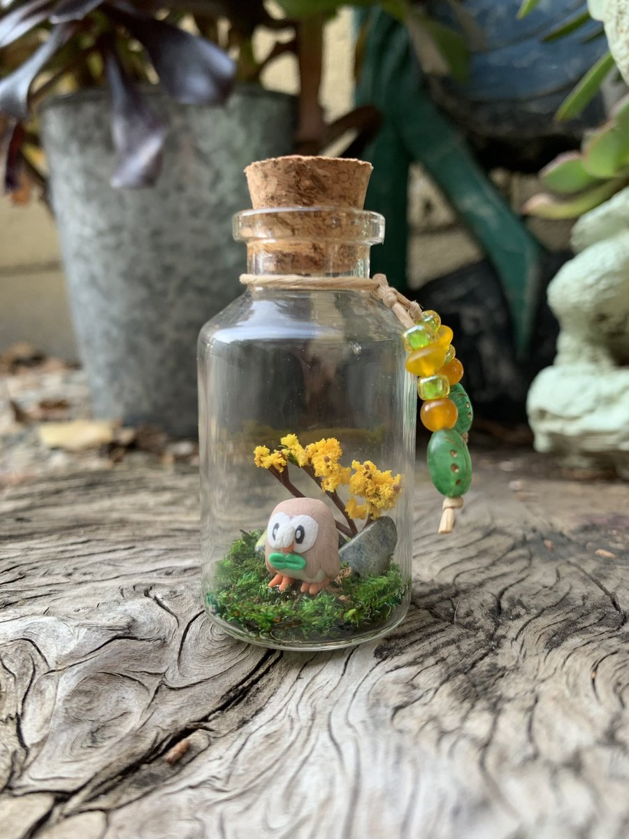 RedscaleDesign's tweet image. 🦉 Rowlet, the grass quill Pokémon 🍃 #pokemonart #pokemon #rowlet