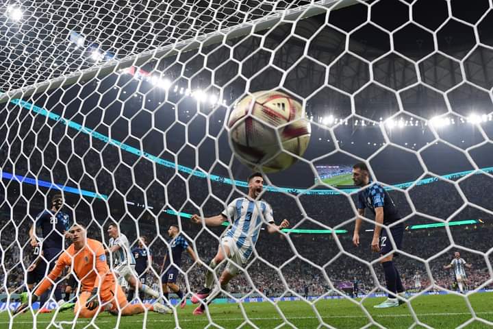 hran__77's tweet image. لم تكن الهزيمة وهذا التأهل على كرواتيا بل كان على حساب قلوب الحالمين في سقوط الأرجنتين ...
خطوة نحو الحُلم العالمي ..🤗

#VamosArgentina 🇦🇷🔥