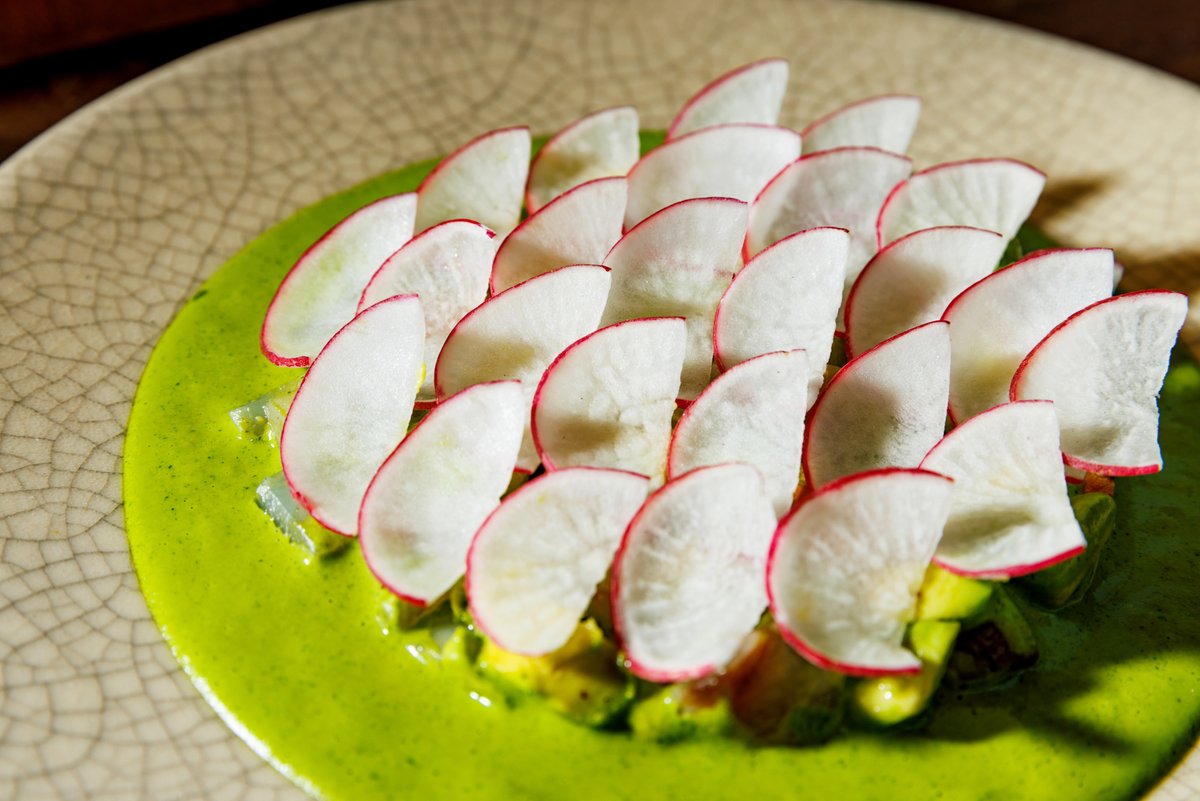 Ceviche verde de pescado curado.

Nos robamos el sabor de un #Pozole Verde y lo adaptamos a la frescura de un #ceviche. Tienes que probarlo!

📲 Whatsapp 
55 1973 9913 bit.ly/WhatsApp_Alelí…