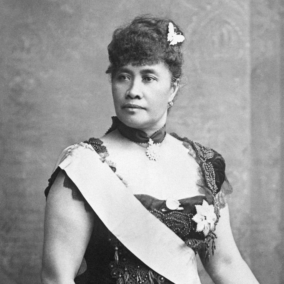 ajplus's tweet photo. Abigail Kinoiki Kekaulike Kawānanakoa, the "last princess" of Hawaiʻi, has died at 96.

Her grandfather was in line to the Hawaiian throne when U.S. plantation owners and Marines deposed and arrested Queen Liliʻuokalani in a coup, leading to the U.S. annexation of Hawaiʻi. https://t.co/TjuTcpDkAm