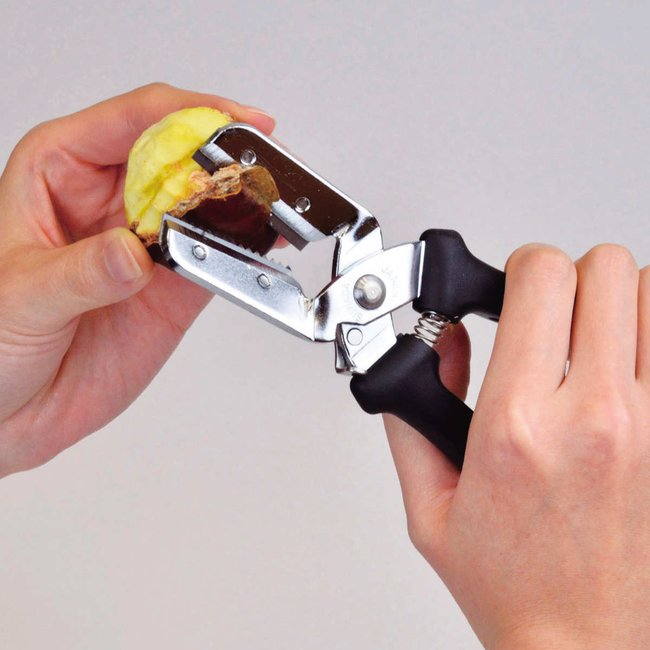 調教モノで、主人の所有物であることの証明ってのは色々あって

焼き印
ボディーピアス
首輪

とあるけど個人的に好きなのは陰核の皮を切除する【割礼】が好き
 
なんか最近、残虐だなぁ俺

おはあんよでーす!! 