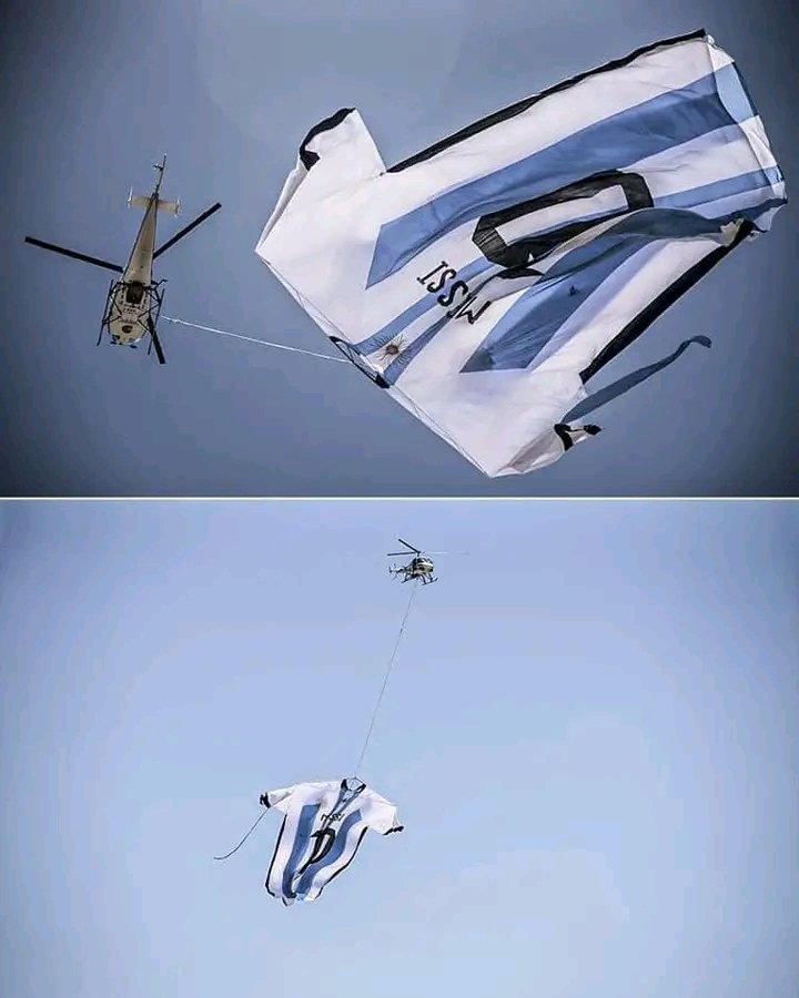 #lupourvotrebonheur 😅
Un hélicoptère transportant un maillot géant de Lionel Messi a été aperçu dans les airs de Rosario en Argentine. L'effet Goat ❤️ 🇦🇷

 #football #qatar2022 #Messi