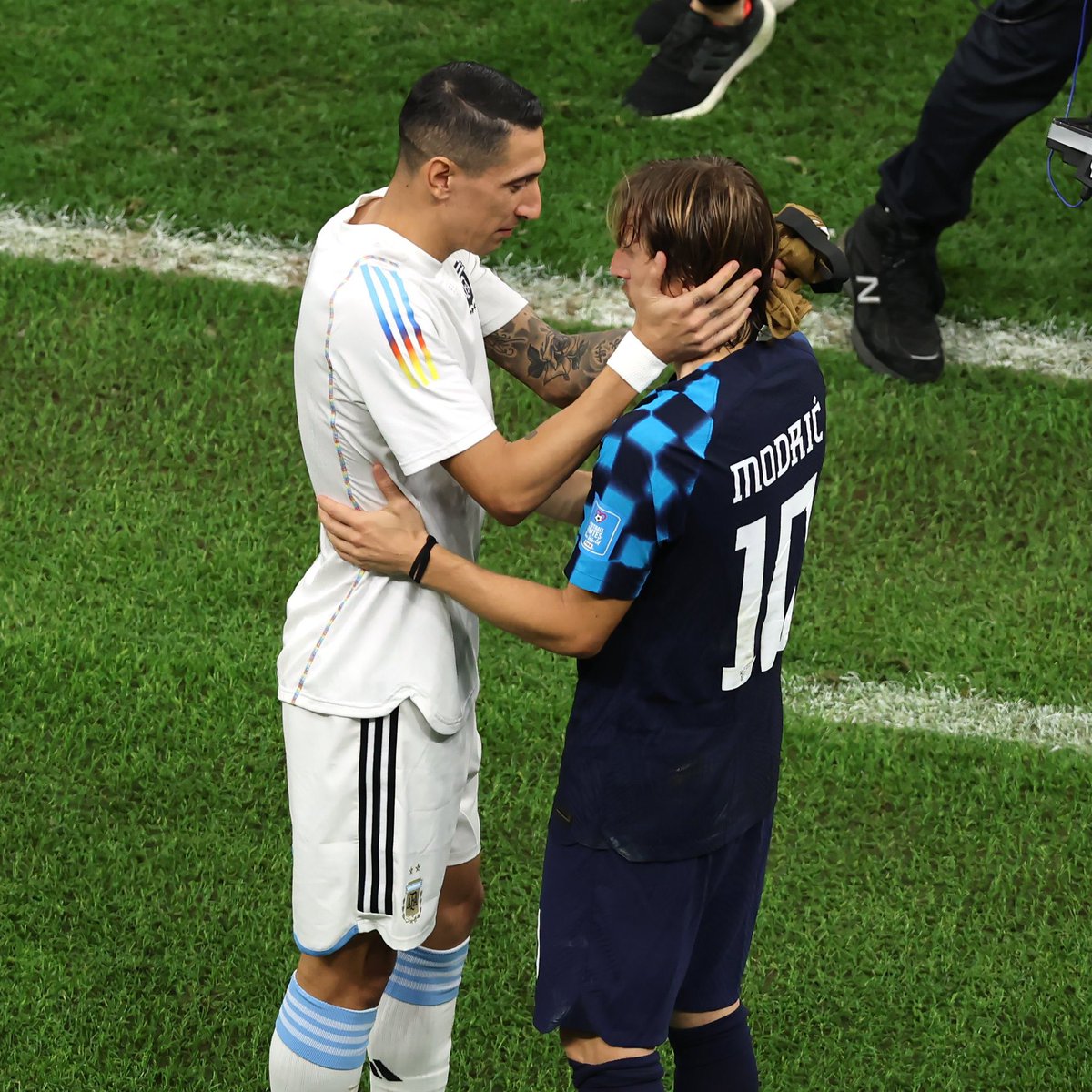 dboywolf_'s tweet photo. Para los que se llenaron la boca hablando.

El respeto se gana. 

#ArgentinaVsCroatia #VamosArgentina #FIFAWorldCup https://t.co/UDbFglnZcQ