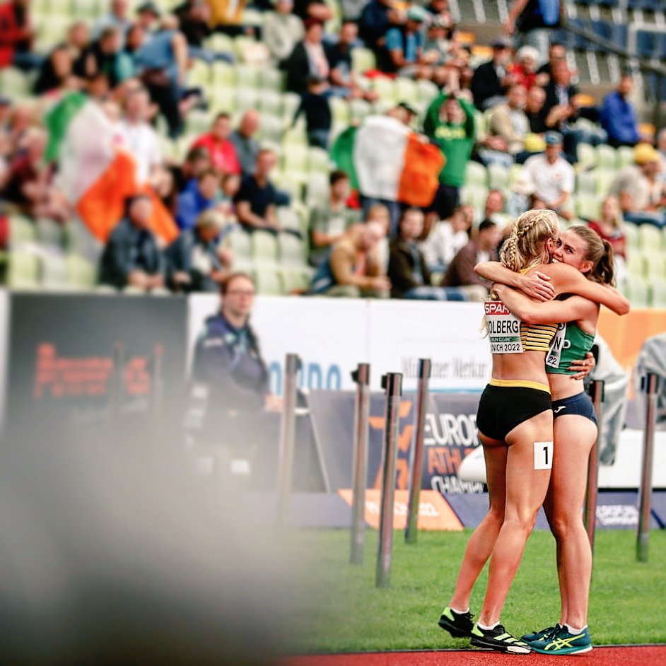 It's slightly obstructed, but in a way it helps. My Advent Calendar for Day 1️⃣3️⃣ features @LouiseShanahan 🇮🇪 as she makes the European Champs final. Love the smile and the flags in the background! 🎄