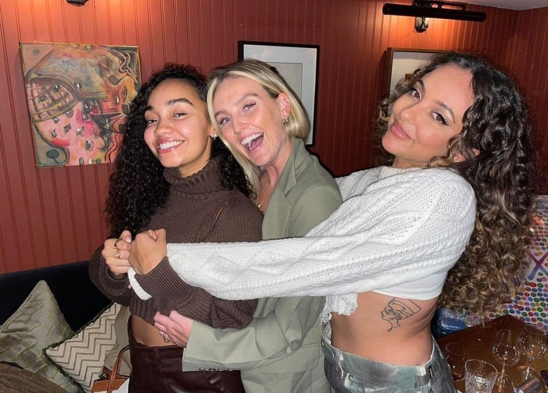 periieeele's tweet photo. Reunited for a Christmas catch up and it feels so good 🎄 https://t.co/GYsPTvPtqF