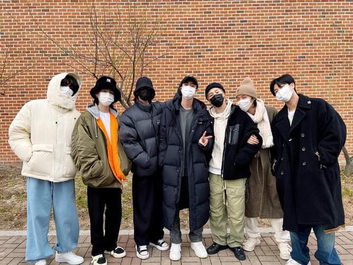 army___mx's tweet photo. Querido Jin; 
No sé cómo explicar este sentimiento que aborda en mi pecho, sólo te pido que te cuides y te mantengas saludable, los chicos y ARMY te estaremos esperando, te amamos.....🥹❤️‍🩹

@BTS_twt ❣️

#Seokjin #ARMY #BTS #방탄소년단 #JIN #Jinmilitary #BTSARMY_TOGETHER https://t.co/c0XaIVtcvH