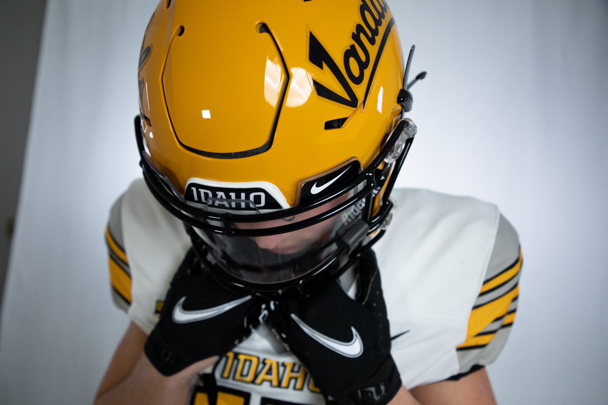 Mark Hamper (@mark_hamper) on Twitter photo Happy to announce my commitment to the University of Idaho. Thank you to my teammates, coaches, trainers, friends and the awesome community at West Linn. V's Up!
<a href="/Coach_Eck/">Jason Eck</a> <a href="/LukeSchleusner/">Luke Schleusner</a> <a href="/MattLinehan_10/">Coach Matt Linehan</a> <a href="/BrandonHuffman/">Brandon Huffman</a> <a href="/jon_eagle/">Coach Eagle</a> <a href="/westlinn_fb/">West Linn High School Football</a> Happy to announce my commitment to the University of Idaho. Thank you to my teammates, coaches, trainers, friends and the awesome community at West Linn. V's Up!
<a href="/Coach_Eck/">Jason Eck</a> <a href="/LukeSchleusner/">Luke Schleusner</a> <a href="/MattLinehan_10/">Coach Matt Linehan</a> <a href="/BrandonHuffman/">Brandon Huffman</a> <a href="/jon_eagle/">Coach Eagle</a> <a href="/westlinn_fb/">West Linn High School Football</a>