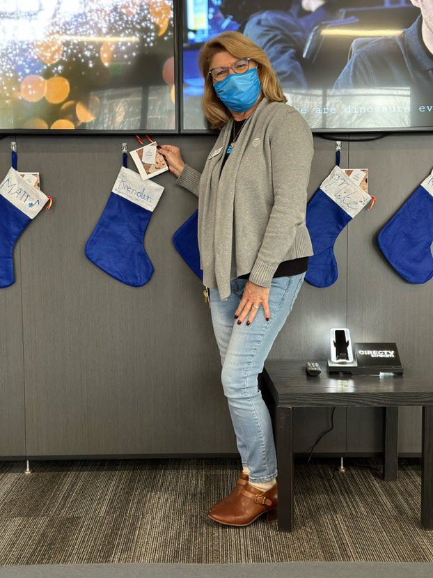 TheRealOurNE's tweet photo. It’s #TeamTuesday and we’re celebrating our Accessory Ambassadors and Advisors! 🙌❄️🎄They’ve been spreading holiday cheer to their team members and customers all month long. 🎅🎁 Shout out to these teams for sharing their accessory best practices!📱 #OurNE #wiNEverything https://t.co/FOyMwnVneu