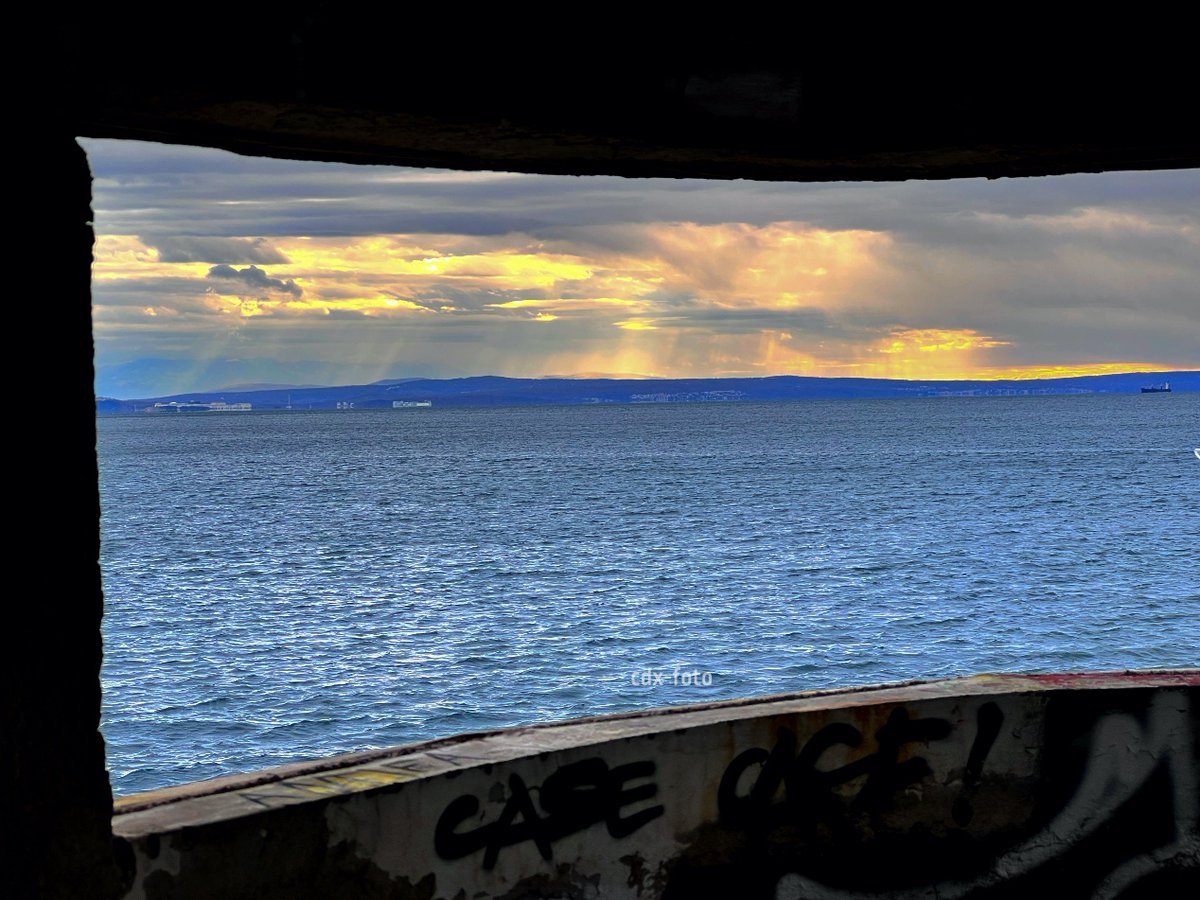 PluralMonolith's tweet photo. Rijeka: Historic 3 to 4, occasionally 7 later. Atmospheric. Overcast, occasionally breathtaking. #mobilephotography #bunkers #historic #December2022 #prosinac #skies #landscapephotography https://t.co/KCnbu0z4J6