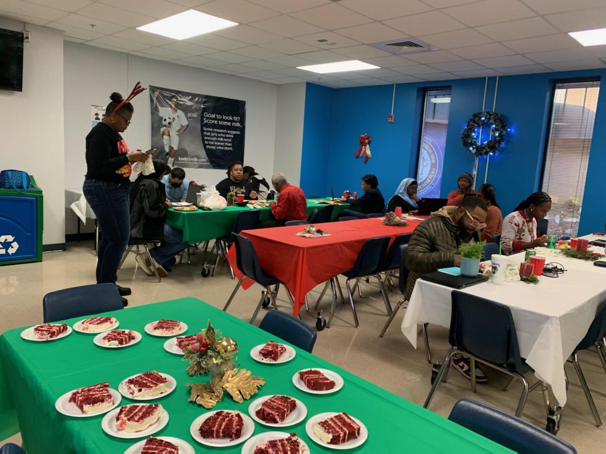 GCS_SEL_Office's tweet photo. Shan Carter led a 3 Signature Practices Workshop, during the @AcademyatSmith1’s Secret Santa and Supper! #SEL #SignaturePractices https://t.co/ZgLaJG6M1L